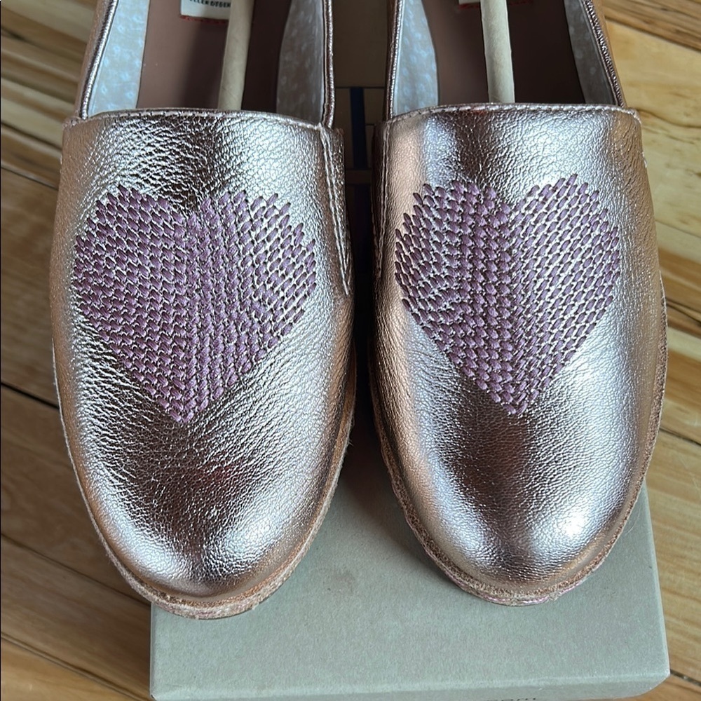 Ellen DeGeneres Metallic Rose Gold Loafers with Textured Finish - Picture 9 of 11